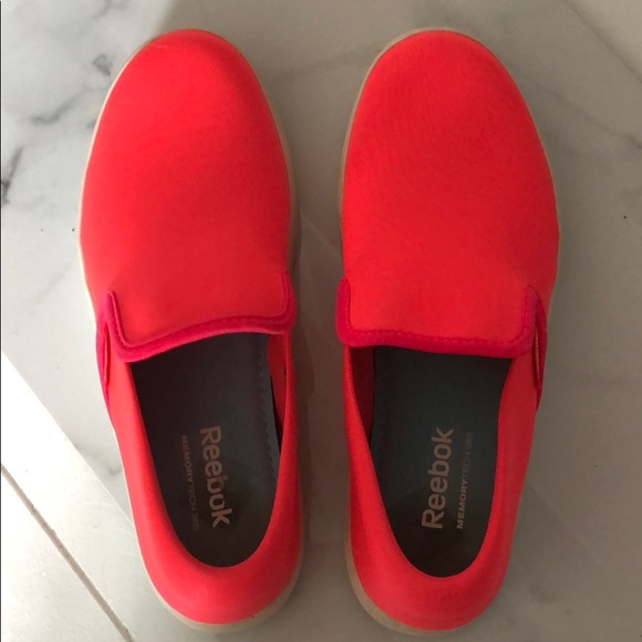 Neon pink Reebok Memory Tech 365 slip one - Picture 4 of 8